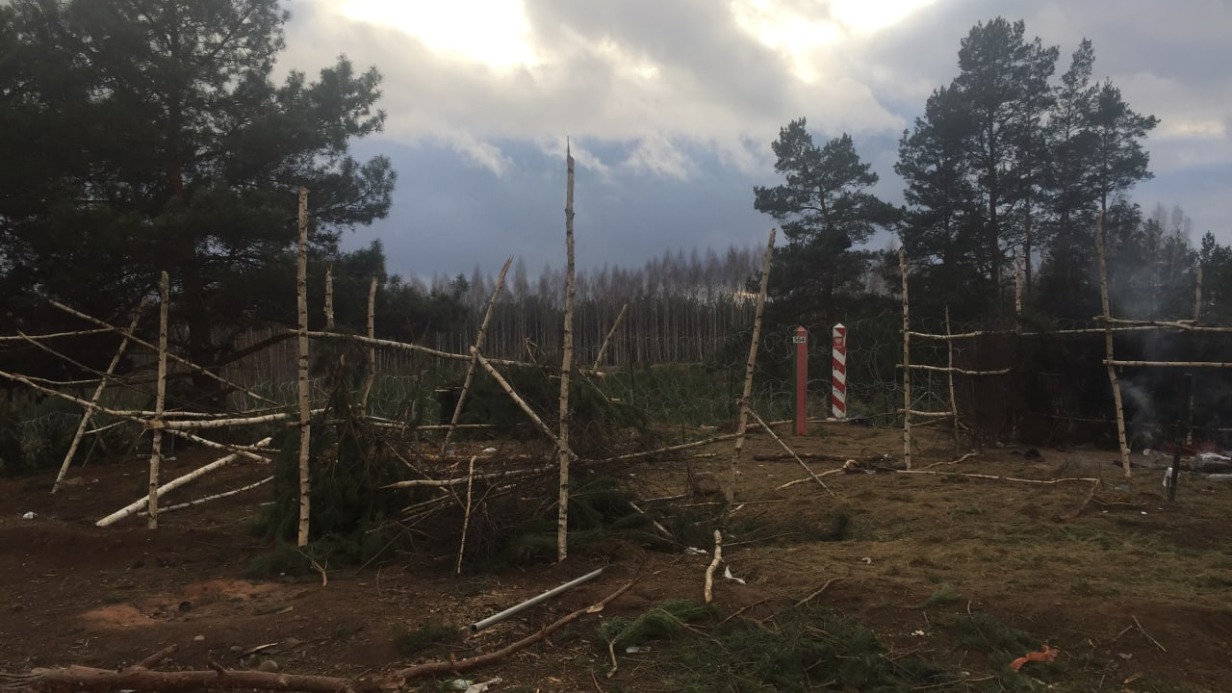 Белоруссия сообщила о перемещении мигрантов в логистический центр