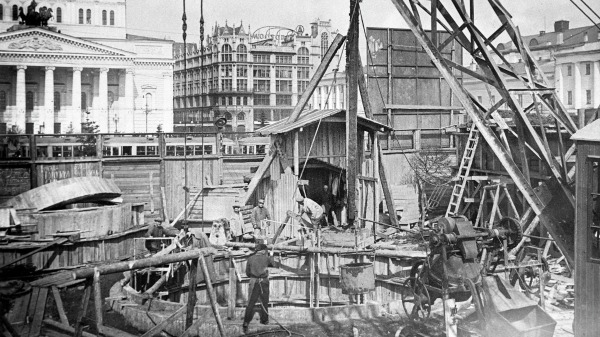 Строительство станции метро «Площадь Свердлова» (ныне «Театральная»)