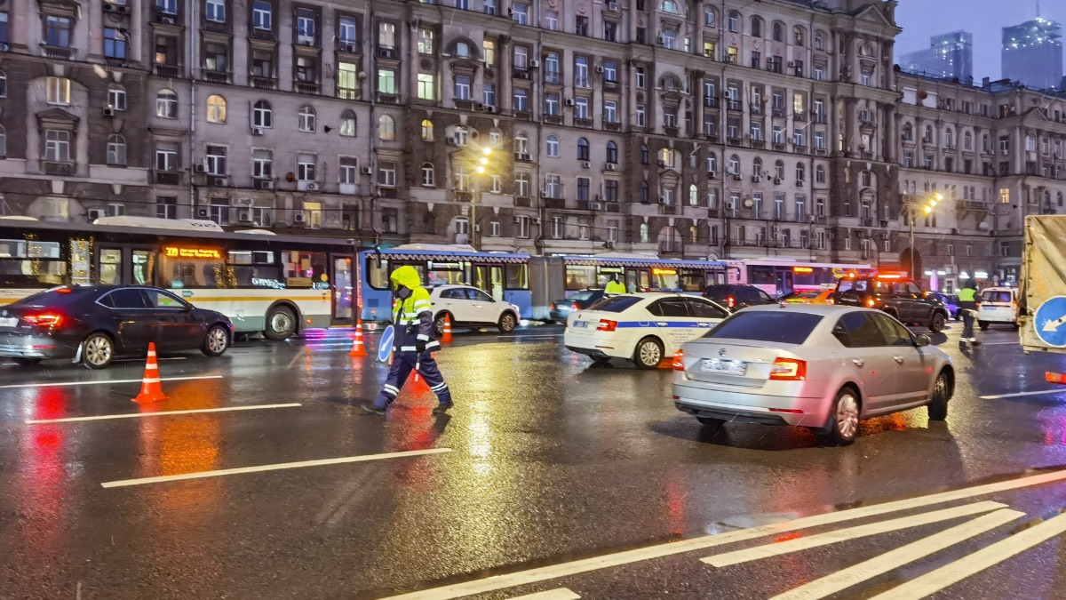 Движение на Кутузовском проспекте полностью восстановили после крупного ДТП