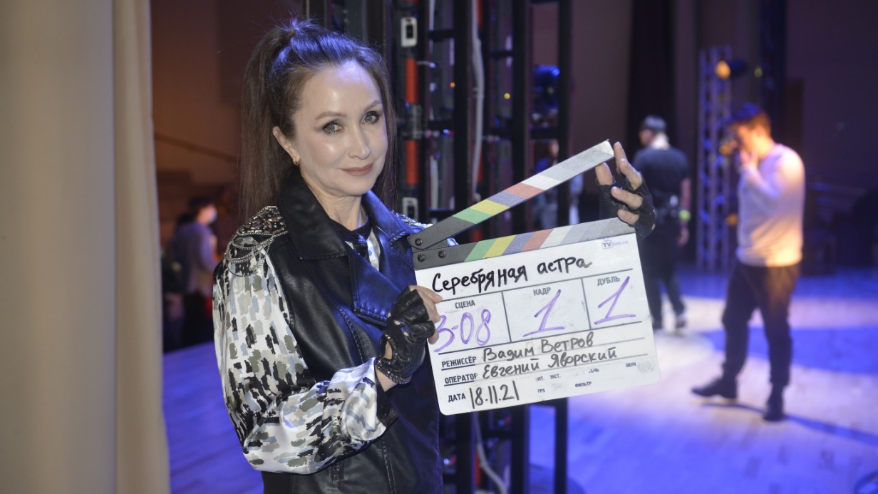 Участница проекта «Московское долголетие» Елена Блинникова на съемочной площадке фильма о старшем поколении, в котором она играет одну из главных ролей