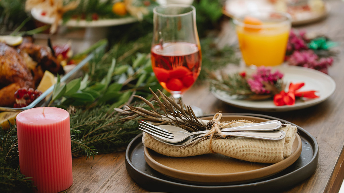 Гастроэнтеролог Ломова назвала опасные сочетания новогодних блюд с алкоголем