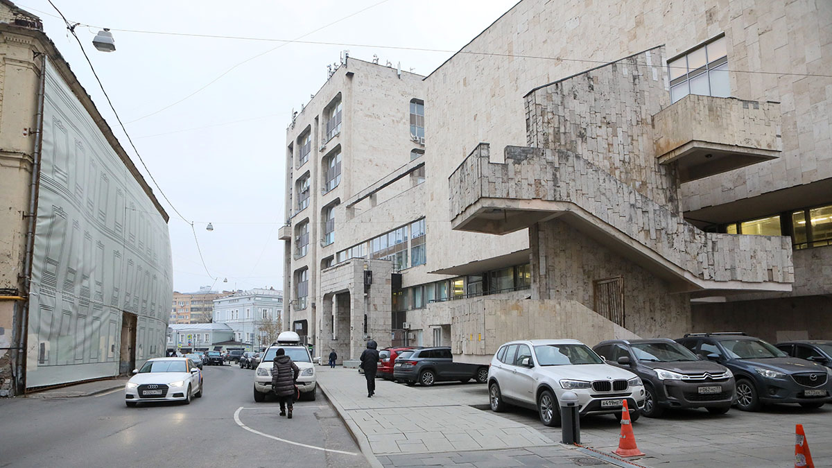 Специалисты начали благоустройство переулков в центре Москвы