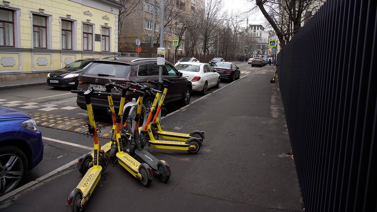 В Москве временно приостановили прокат электросамокатов из-за погоды