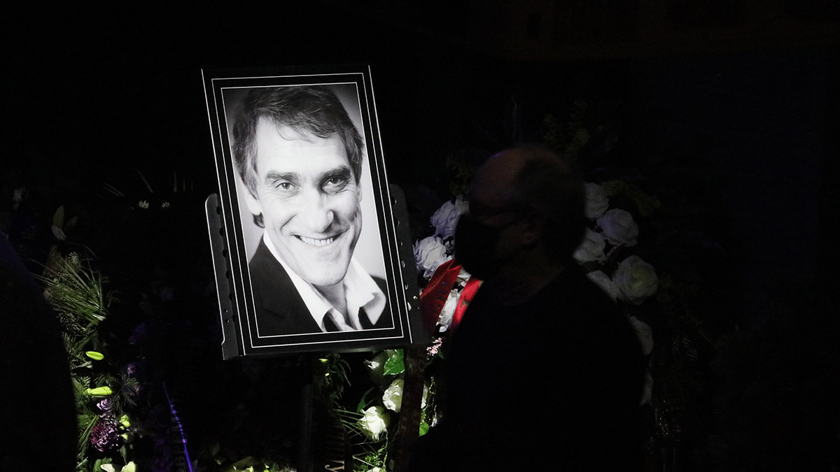 Церемония прощания с Валерием Гаркалиным завершилась в ГИТИСе