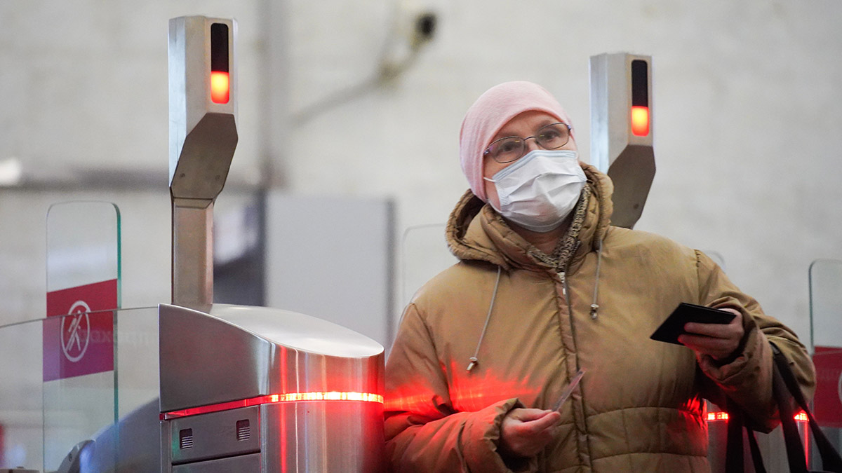 Эксперт объяснил необходимость ужесточения масочного режима из-за «омикрона»