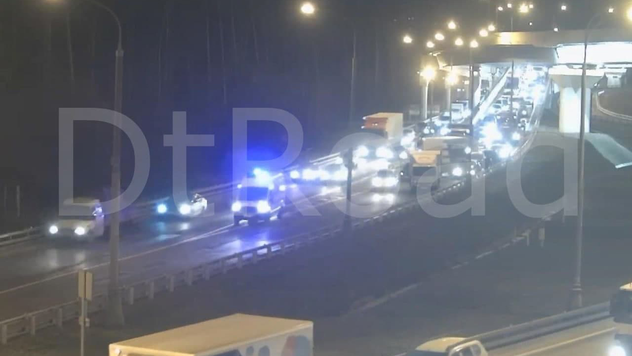 Несколько автомобилей столкнулись на съезде с Волгоградского проспекта на МКАД