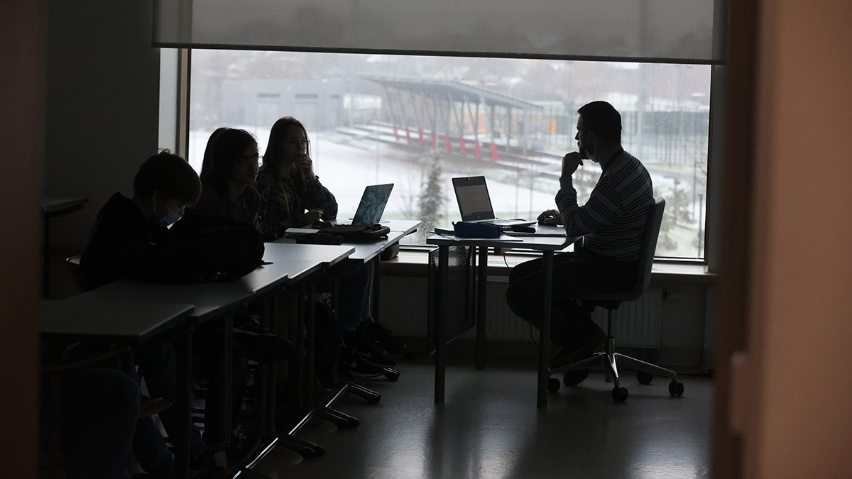 Эксперт: Школы выдавливают учеников за неуспеваемость после девятого класса