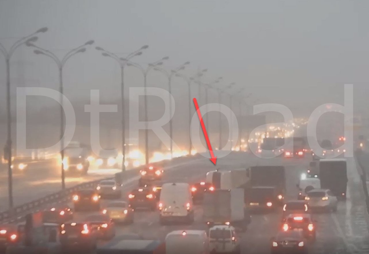 «Газель» опрокинулась на проезжую часть на МКАД в районе Реутова