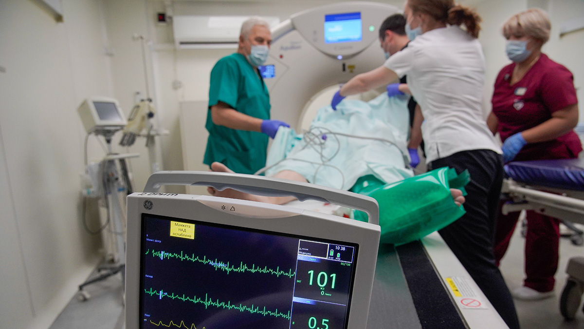 Выпускники ординатуры смогут пройти первичную аккредитацию в Кадровом центре депздрава