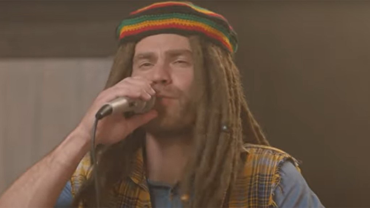 Акинфеев спел песню про российский футбол в образе Боба Марли