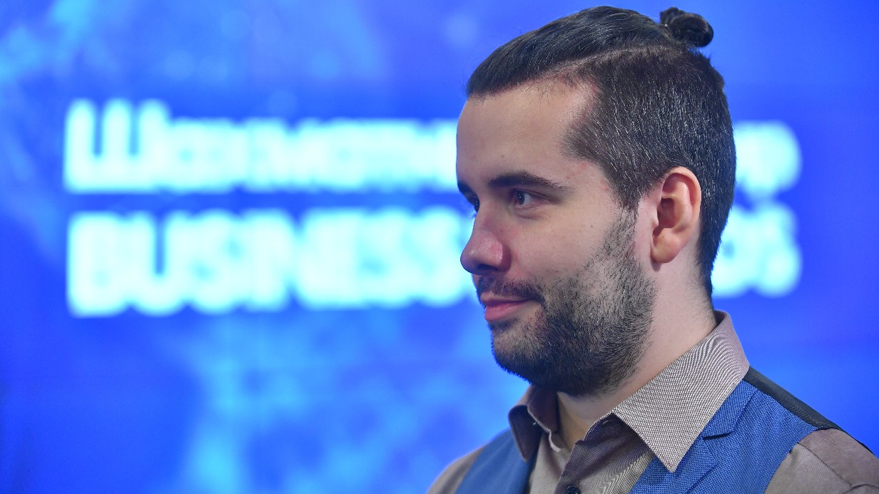 «Одна из худших партий»: Непомнящий проиграл Дин Лижэню в шестой партии матча за корону