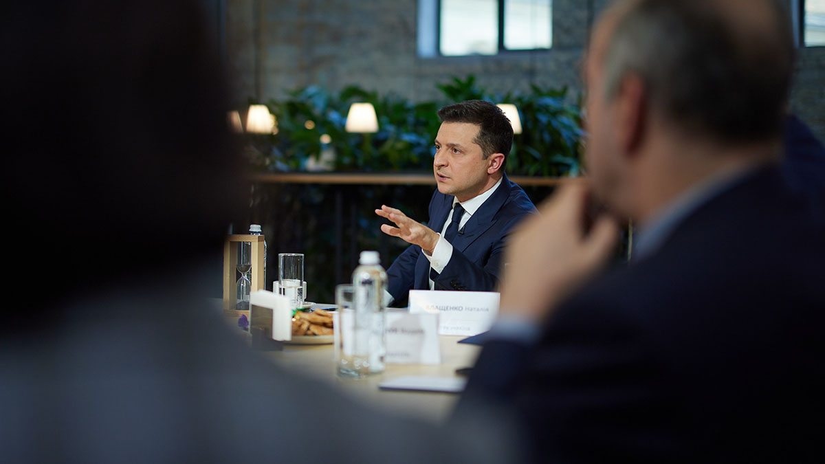 «Ничего не знаете»: журналист обвинил Зеленского во лжи на пресс-марафоне