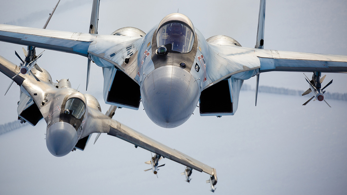 Российские бомбардировщики Ту-22М3 провели учения с Белоруссией