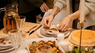 Новогоднее меню — 2023: что нужно обязательно поставить на стол в год Водяного Кролика