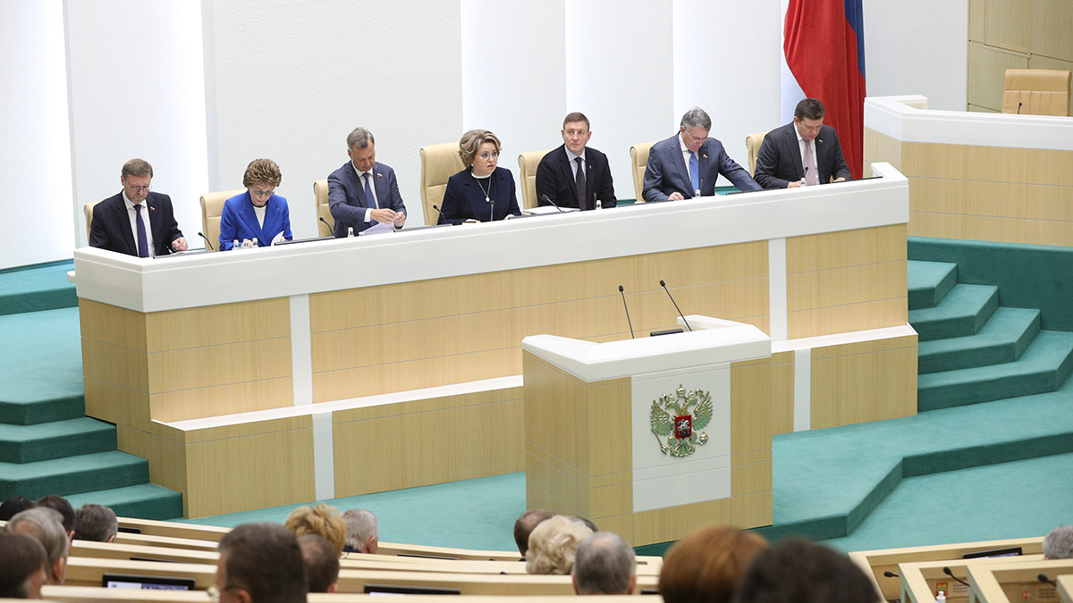 Совфед одобрил закон об установлении МРОТ на уровне 22 440 рублей