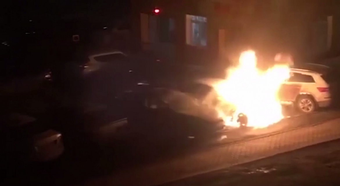 Футбольные фанаты подожгли машину журналиста Дмитрия Егорова в Одинцове