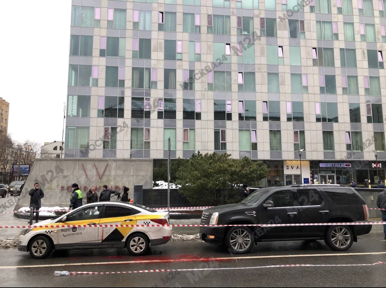 Появилось видео с места дорожного конфликта со стрельбой в центре Москвы