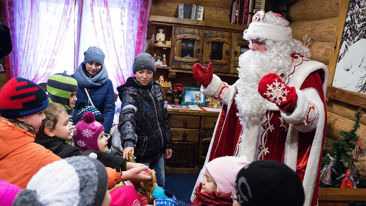 Эксперты спрогнозировали доход Дедов Морозов и Снегурочек в этом году