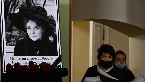 Церемония прощания с Ниной Ургант завершилась в Санкт-Петербурге