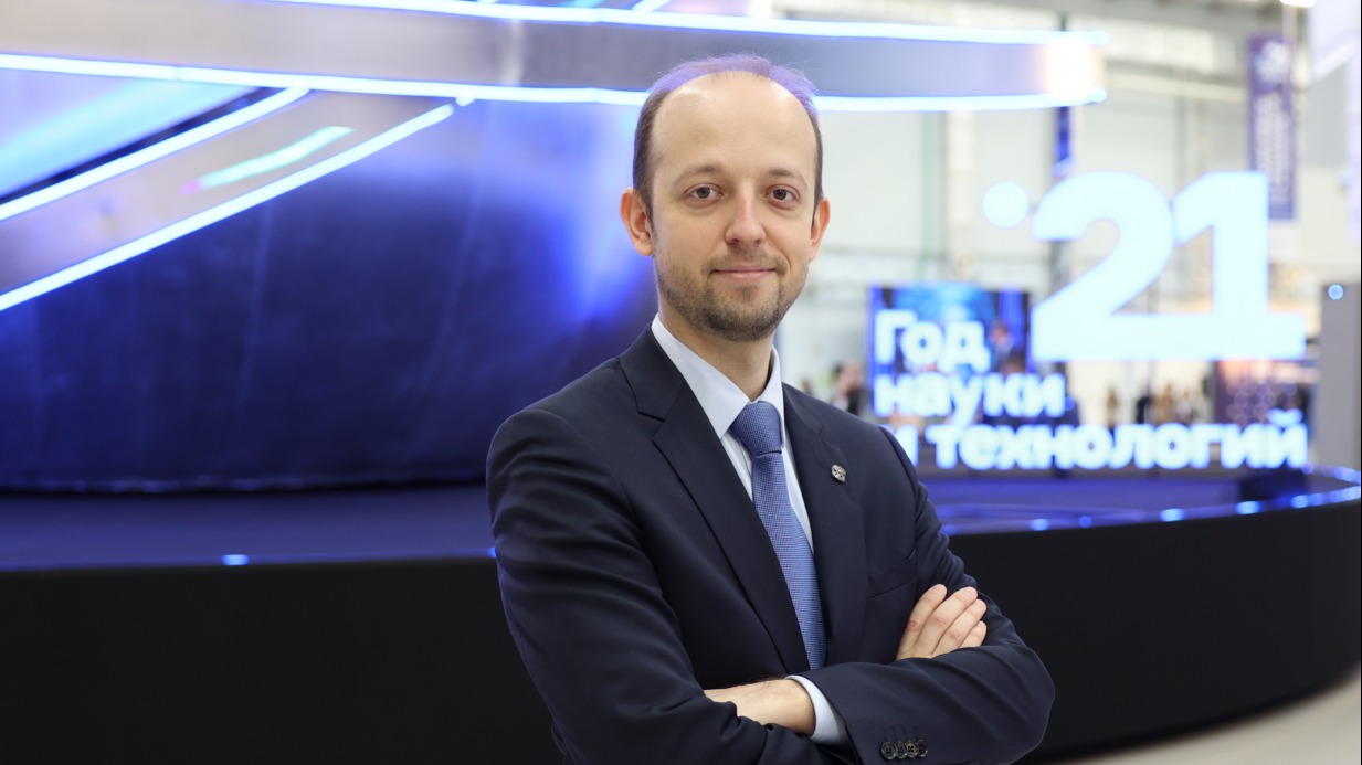 Заведующий лабораторией в Московском физико-техническом институте Максим Никитин представил свою разработку в области нанобиотехнологий на Конгрессе молодых ученых, который проходит в Сочи