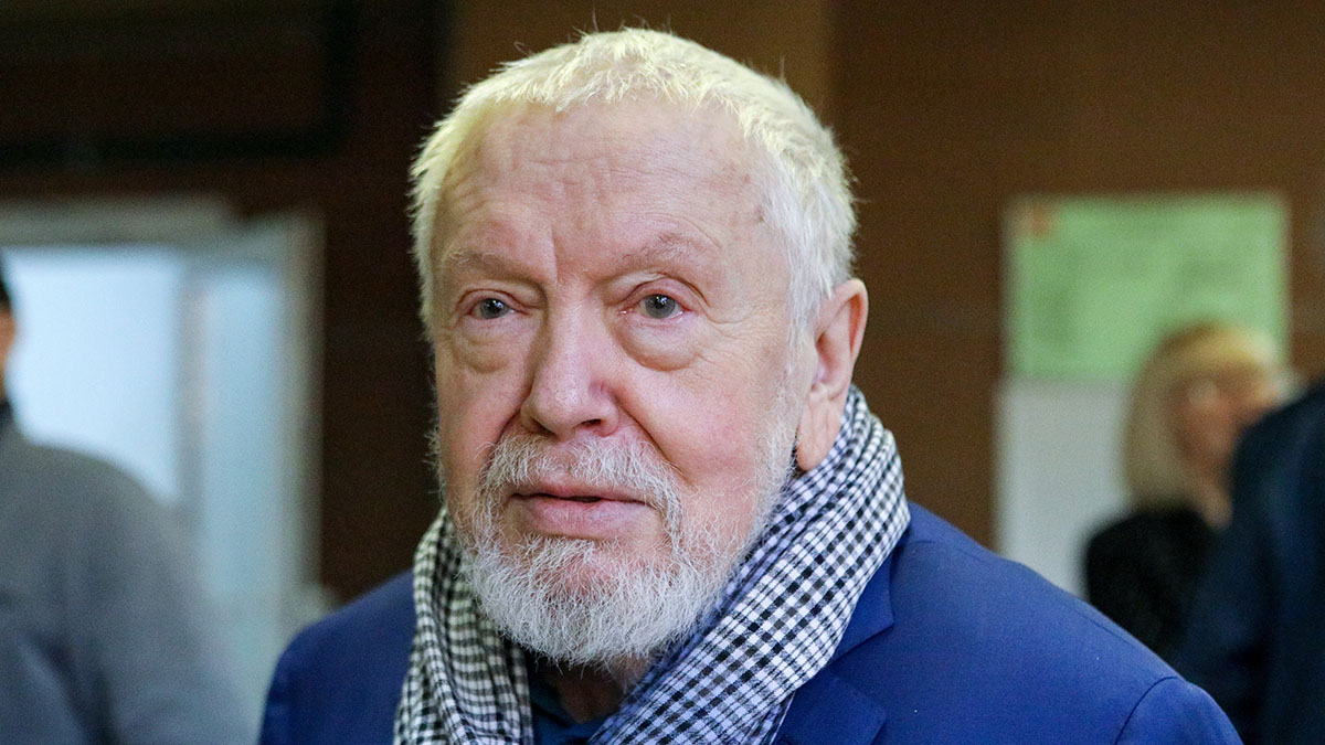 Церемония прощания с режиссером Сергеем Соловьевым началась в Москве