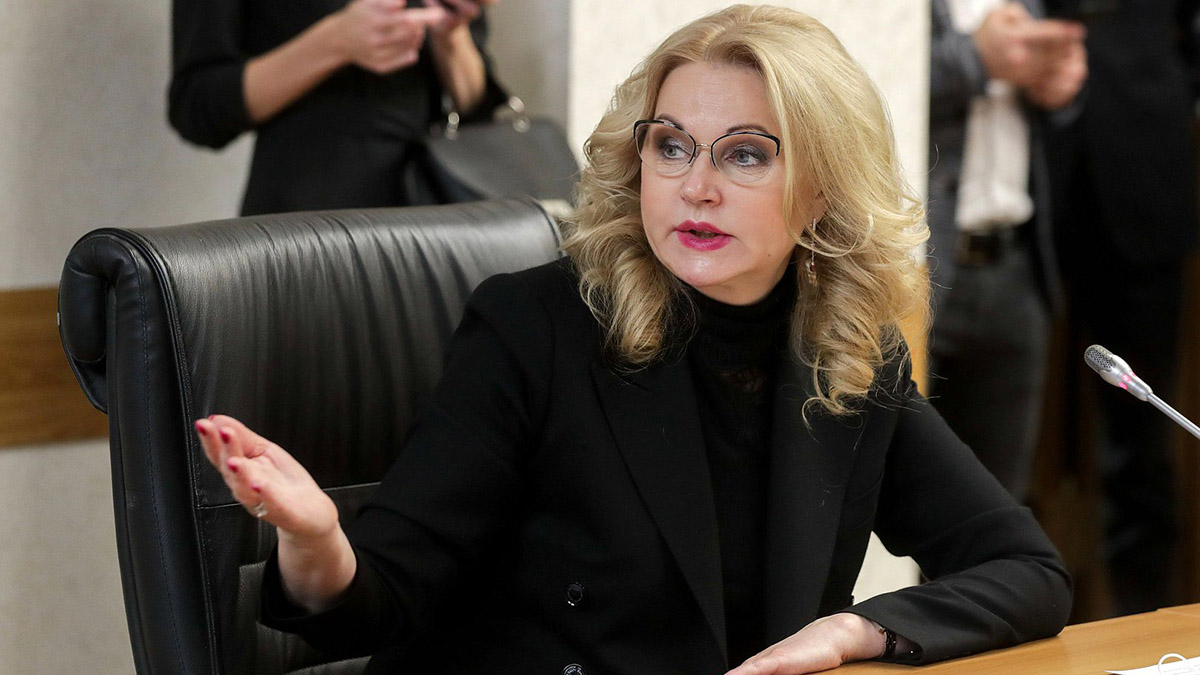 Голикова заявила о способности одного носителя «омикрон»-штамма заразить трех человек