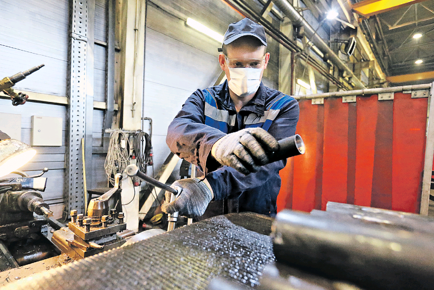 Эксперт рассказал, в каких сферах ожидается новая «гонка зарплат»