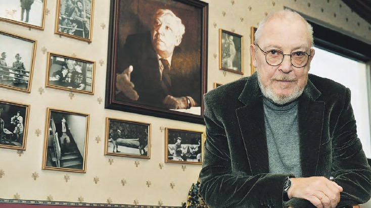 Генеральный директор Цирка Ю. В. Никулина Максим Юрьевич Никулин в своей рабочем кабинете