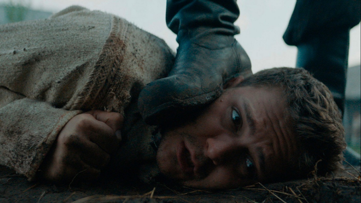 Кадр из фильма «Холоп» (2019) режиссера Клима Шипенко: актер Милош Бикович в роли эгоистичного мажора Гриши