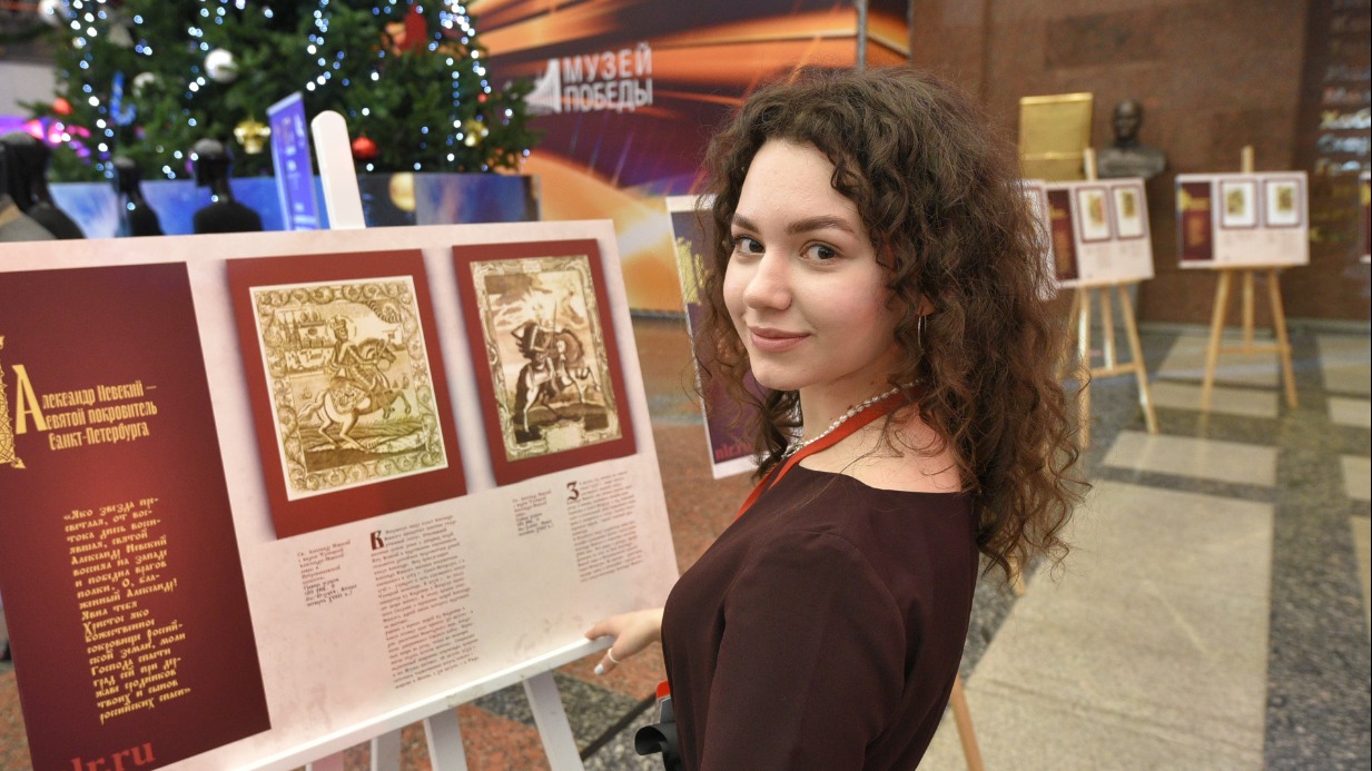 Студентка Российского государственного университета имени А. Н. Косыгина Мария Воронина пришла на форум в качестве слушателя. Она давно интересуется личностью полководца, а на форуме девушка узнала еще больше об этом выдающемся человеке