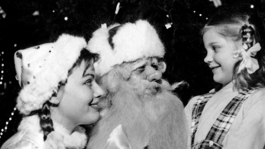 Встреча с Дедом Морозом и Снегурочкой на празднике «Новогодняя елка», устроенном в одном из столичных домов культуры