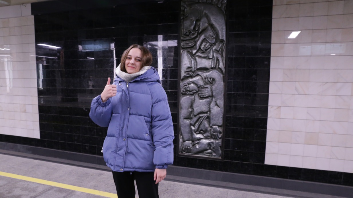 Москвичка Лаура Боревская стала одной из первых пассажирок обновленной станции метро «Каховская» Большого кольца
