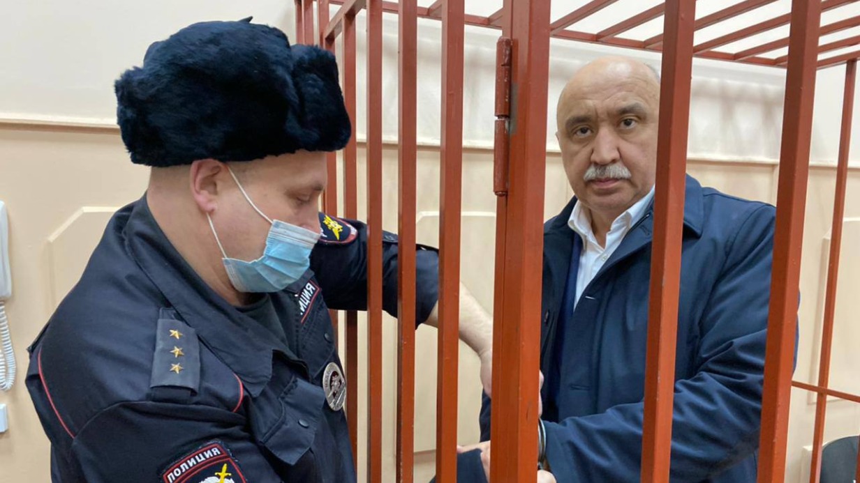 Ректора КФУ Гафурова отправили в СИЗО до февраля 2022 года