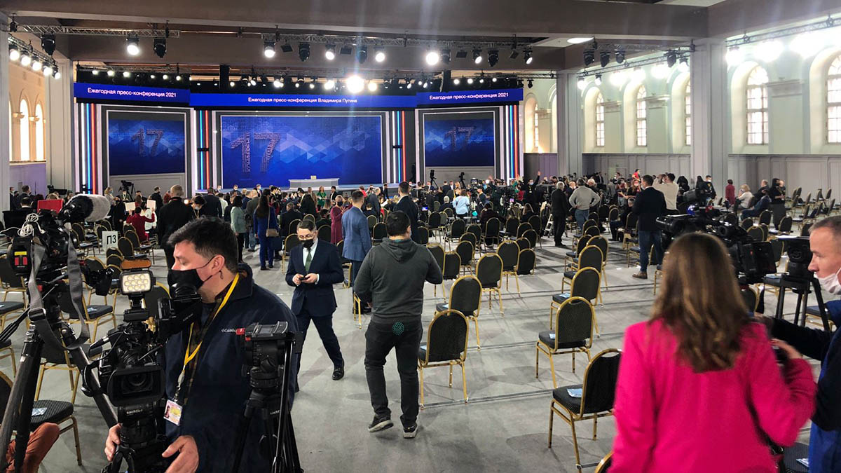 Представителей СМИ обработают частицами серебра перед конференцией Путина