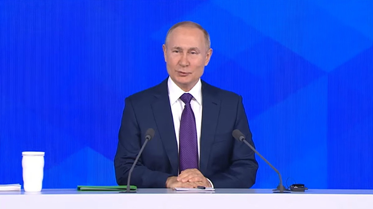 Пресс-конференция Владимира Путина началась в «Манеже»