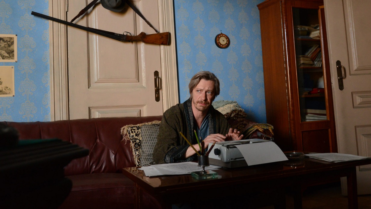 Заслуженный артист РФ Кирилл Пирогов в фильме «Портрет незнакомца» (2021) исполнил роль писателя Льва Николаева, который помогает герою ленты, актеру Олегу Орлову, сочинить продолжение шпионской истории и взглянуть на привычную жизнь под другим углом