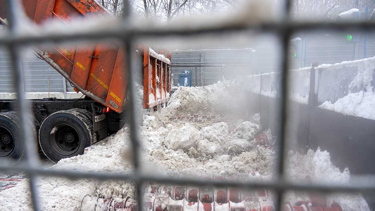 Снегосплавные пункты в круглосуточном режиме работают в Москве