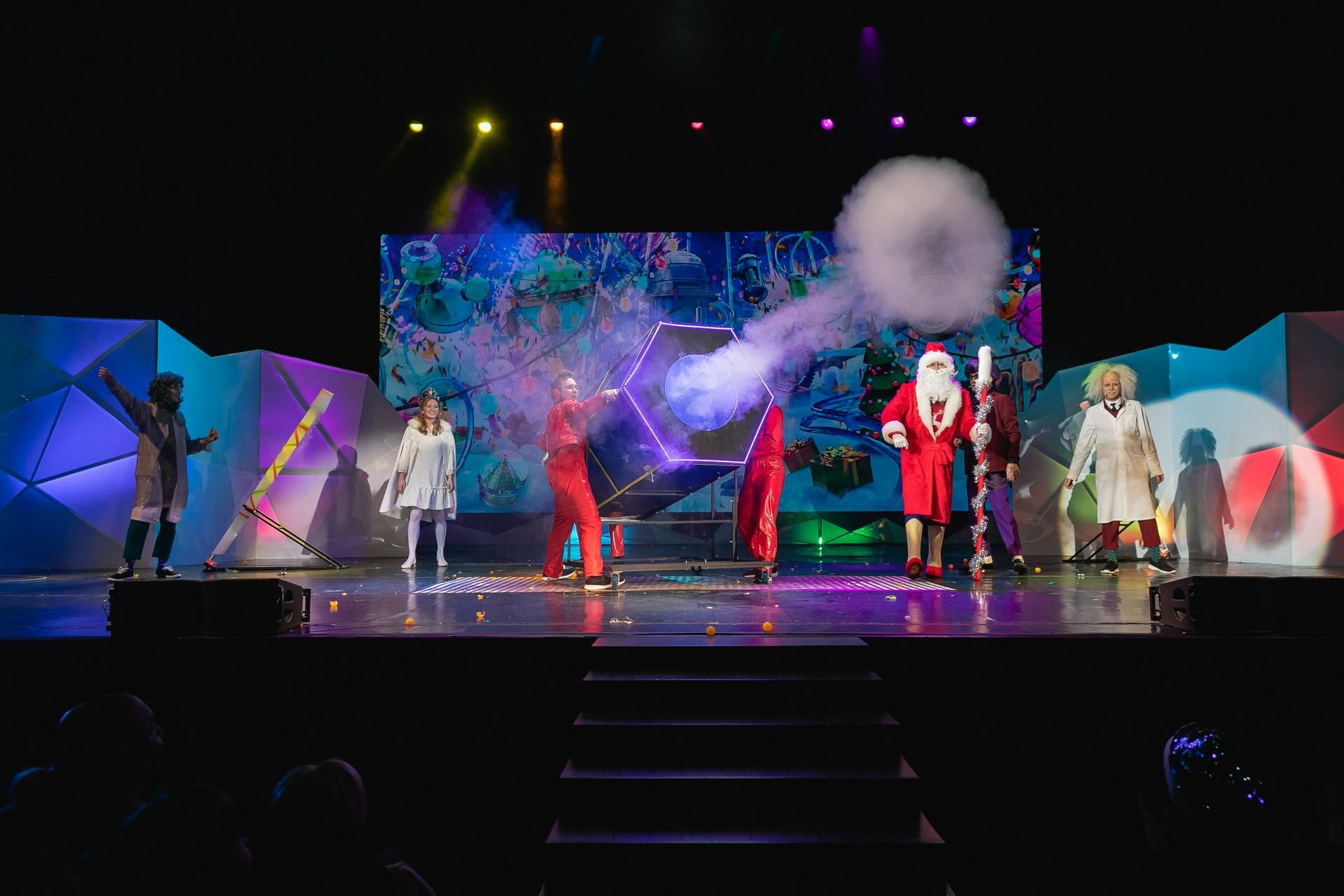 Московский зоопарк пригласил горожан на научную елку Skysmart