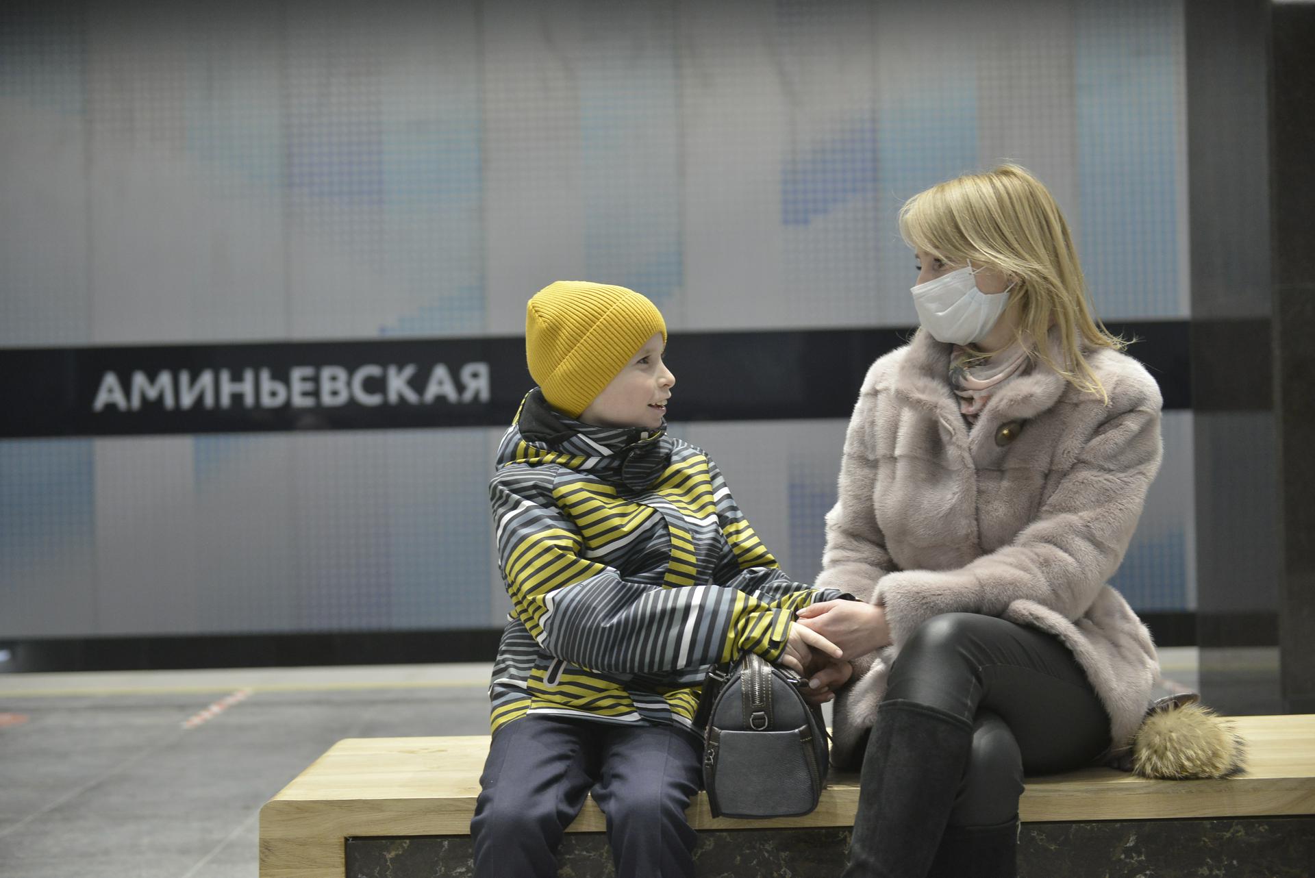 Москвичке Олесе Тарасовой и ее сыну Ярославу Козлову понравилась новая станция «Аминьевская» Большой кольцевой линии метро