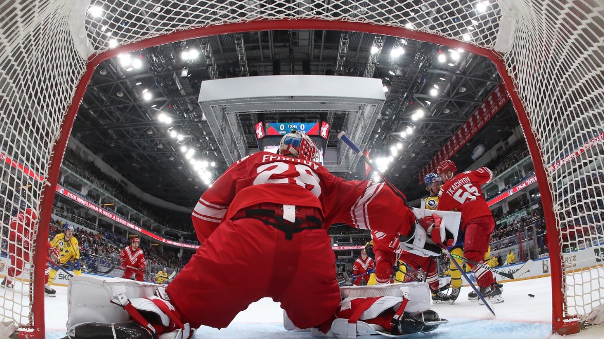 Молодежная сборная России по хоккею прилетела в Москву из Канады