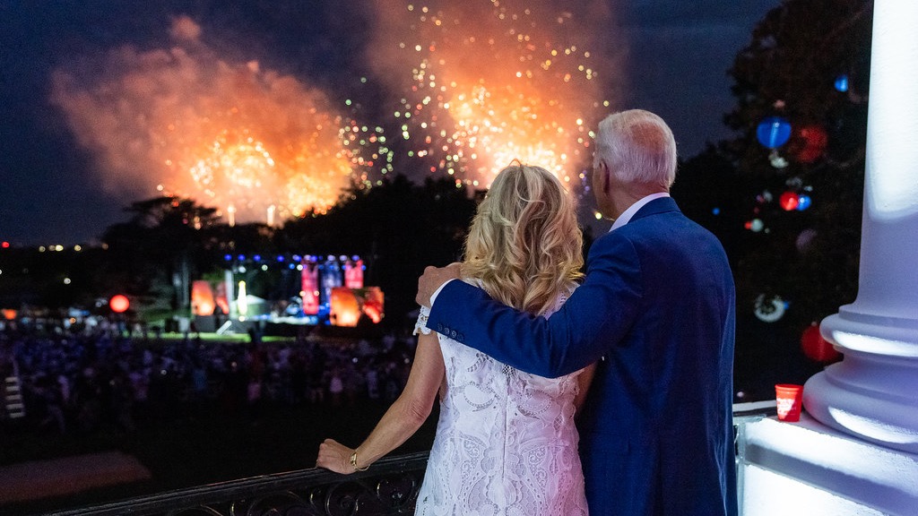 Американцы раскритиковали Байдена за новогоднее поздравление