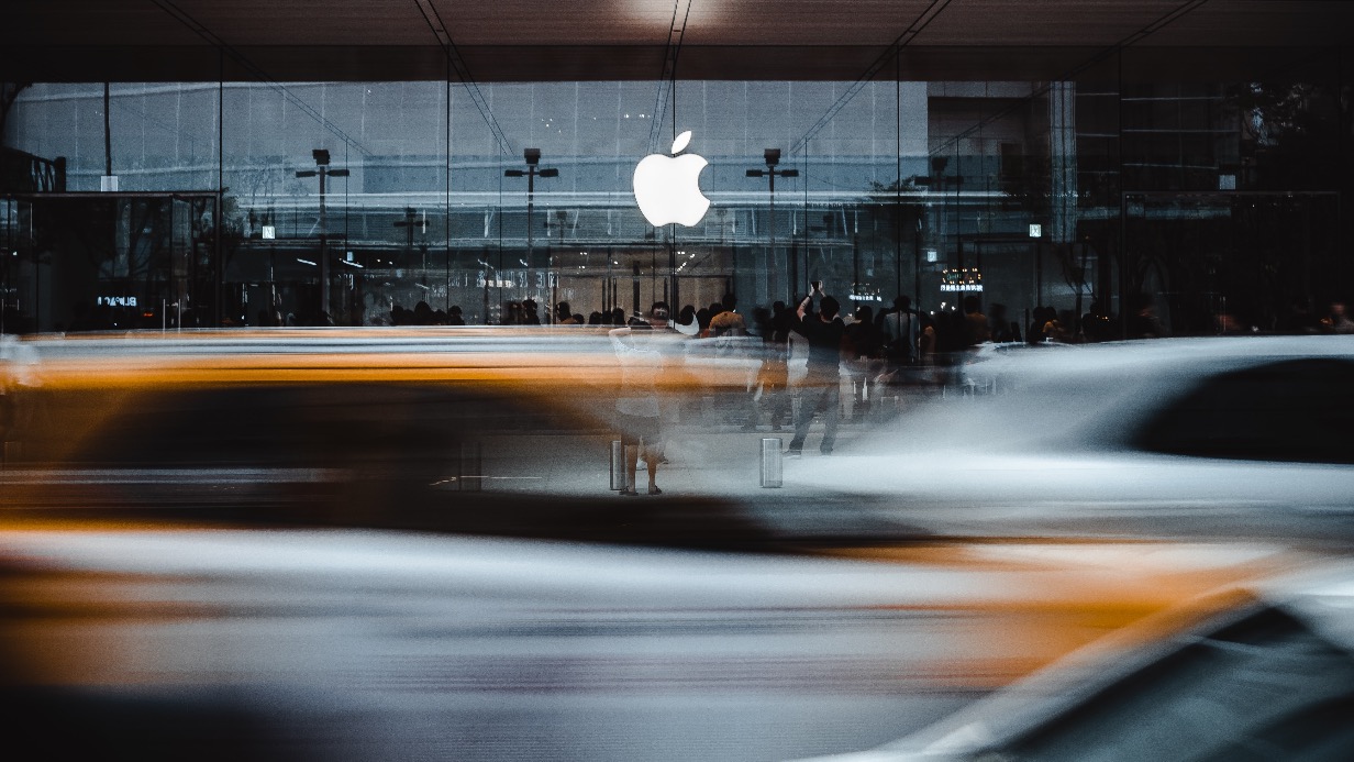 Компания Apple первой достигла капитализации в три триллиона долларов