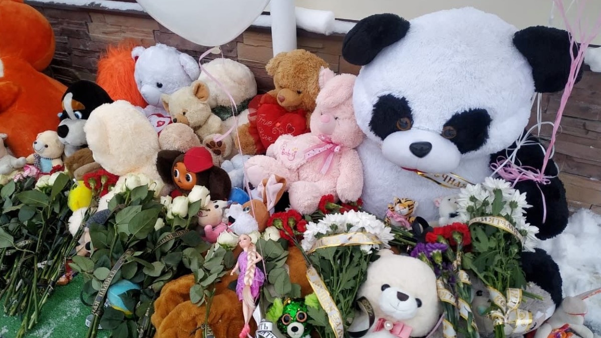 Жители Костромы простились с убитой пятилетней девочкой