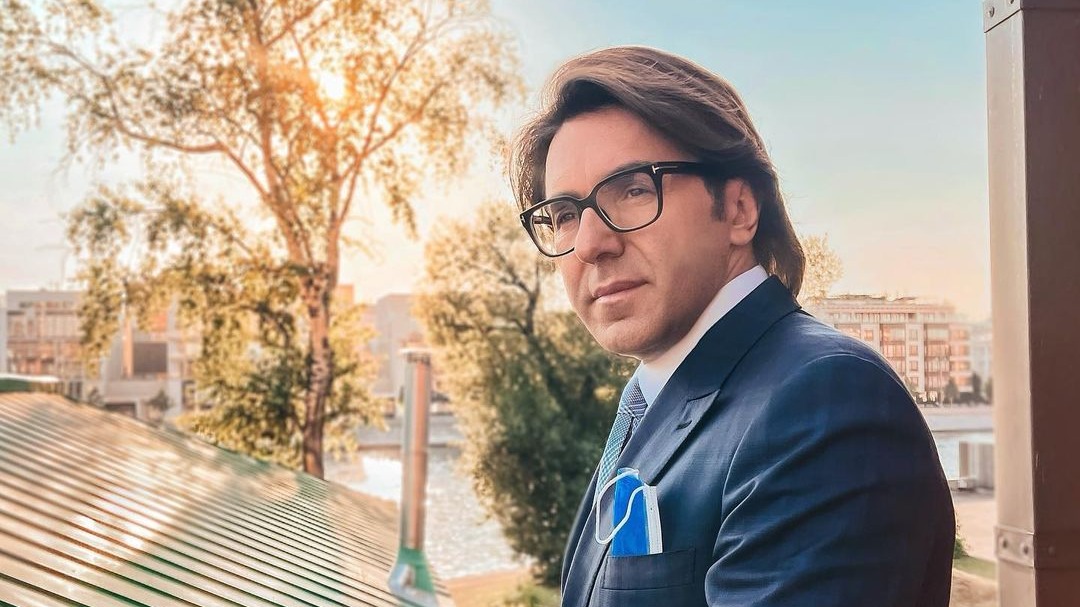 «Из твоих рук — все»: Малахов опубликовал редкое фото с женой