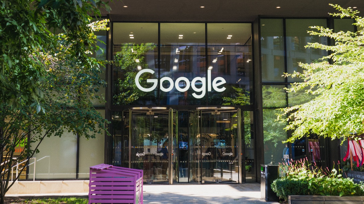 Google и Facebook оплатили штрафы на 22 миллиона рублей в России