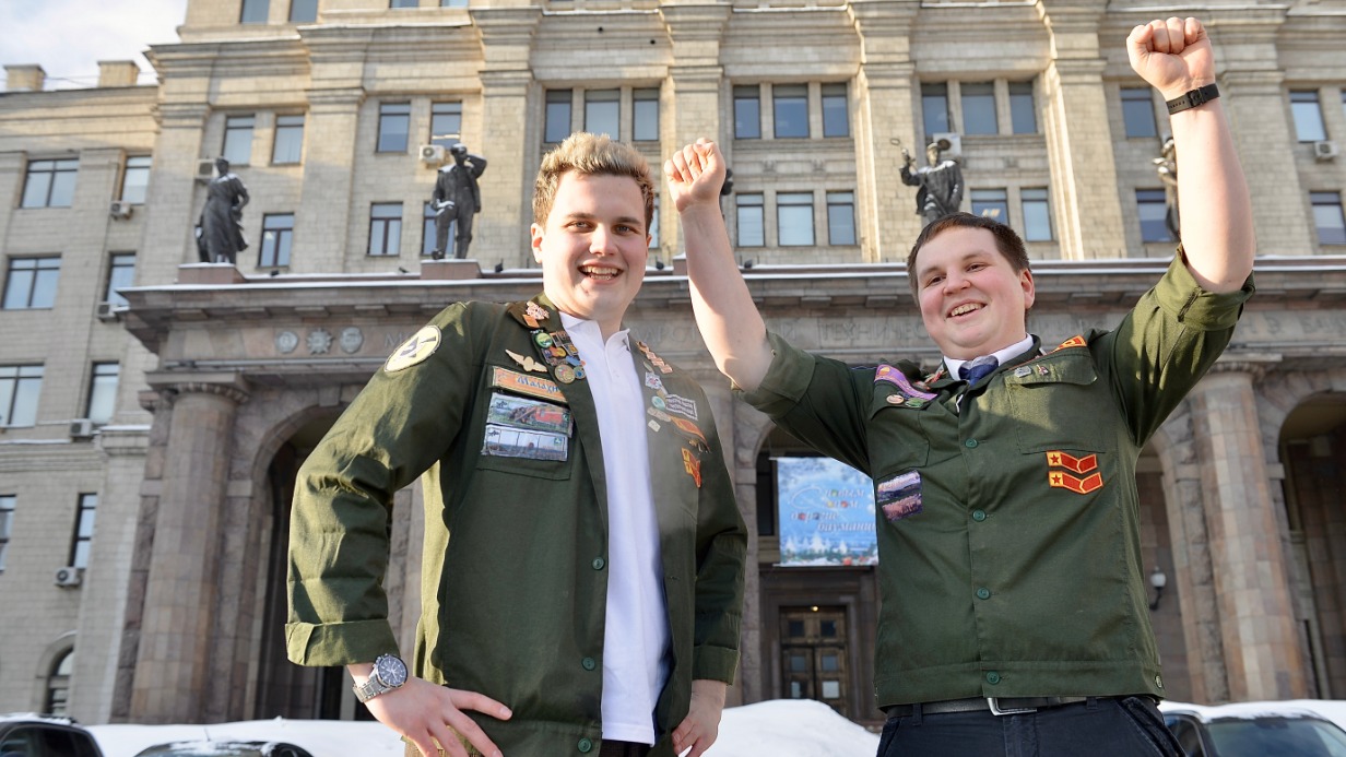 Участники Российских студенческих отрядов из Москвы Артем Орешкин (слева) и Егор Бузаев отправятся на строительство атомной электростанции «Эль-Дабаа» в Египте. Несмотря на многолетнюю деятельность в РСО, для ребят это будет первый международный проект