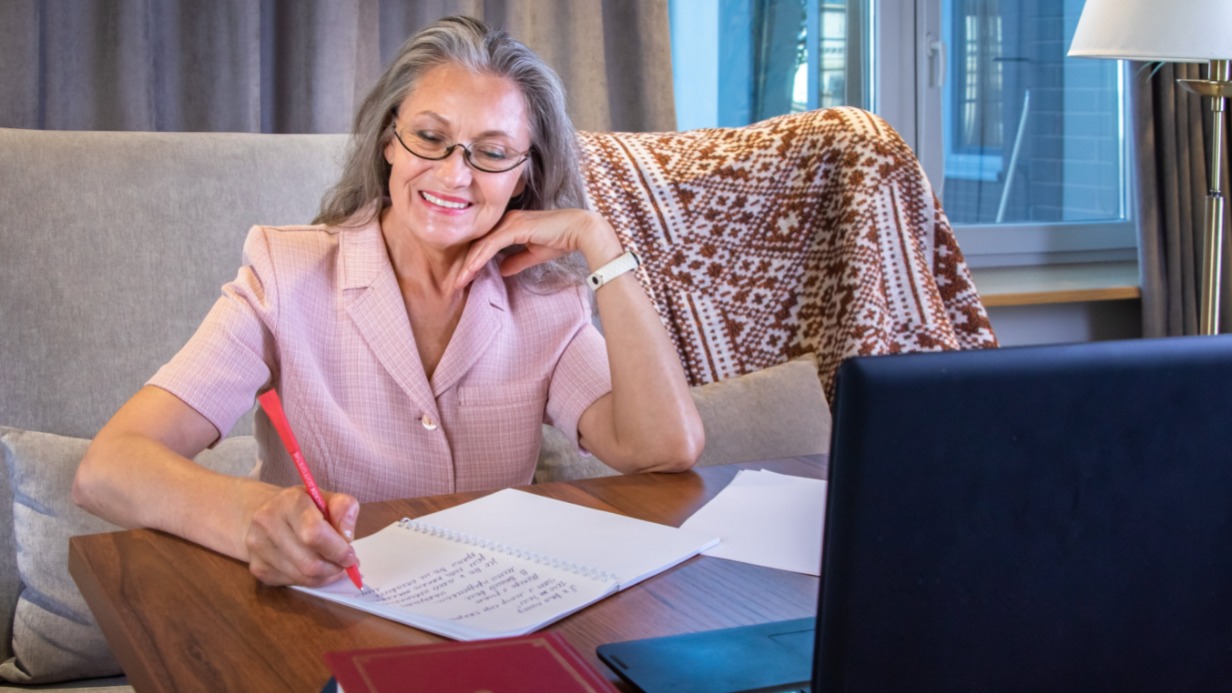 В «Московском долголетии» открыто более 70 литературных мастерских