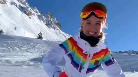 «Допрыгалась»: Клава Кока сильно травмировалась во время отдыха в Куршевеле