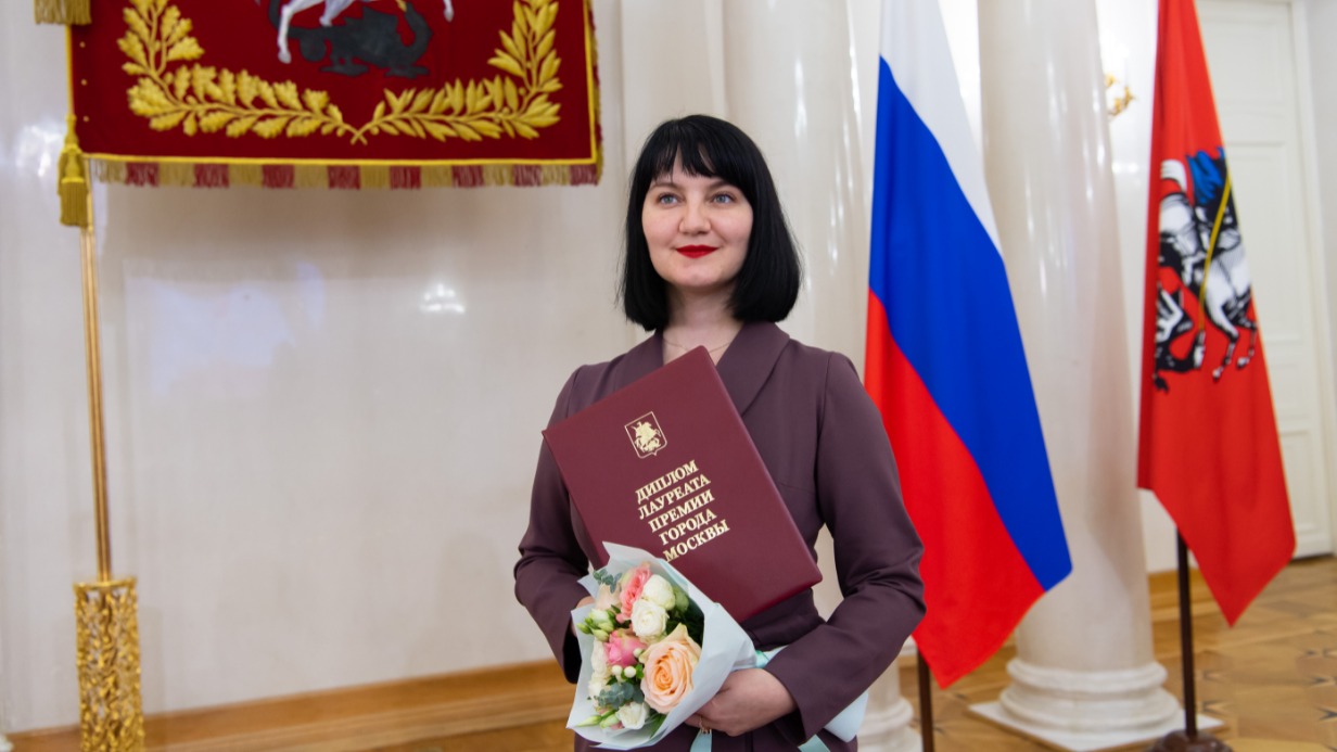Заместитель главного редактора газеты «Вечерняя Москва», руководитель отдела «Московская власть» Юлия Тарапата получила награду мэра столицы