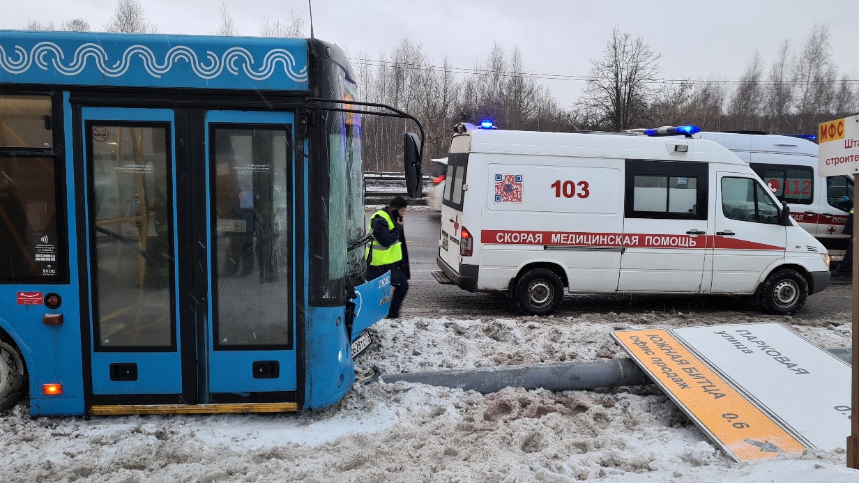 Появились первые подробности ДТП с автобусом и легковушкой на Варшавском  шоссе